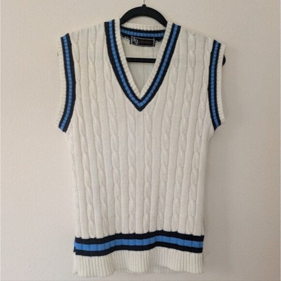 White with Blue Trim Cable Knit Sweater Vest sz M V-Neck Preppy - Picture 1 of 7